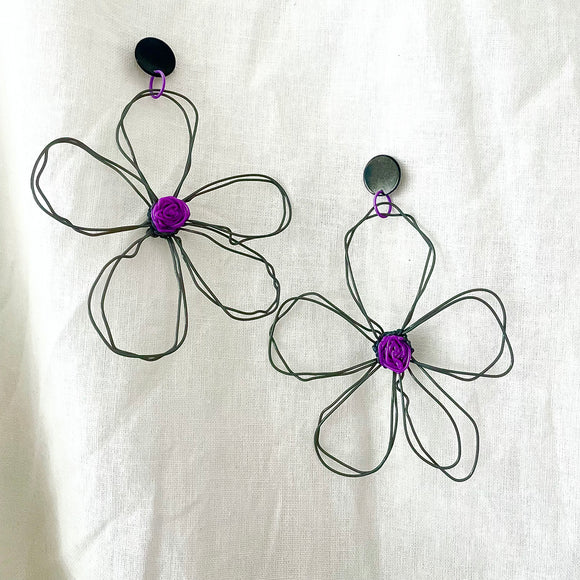 flower earrings . hand drawn . daisy . grey purple